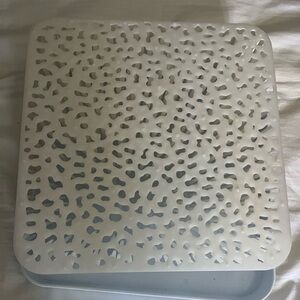 White Boon Grass w/Gray tree